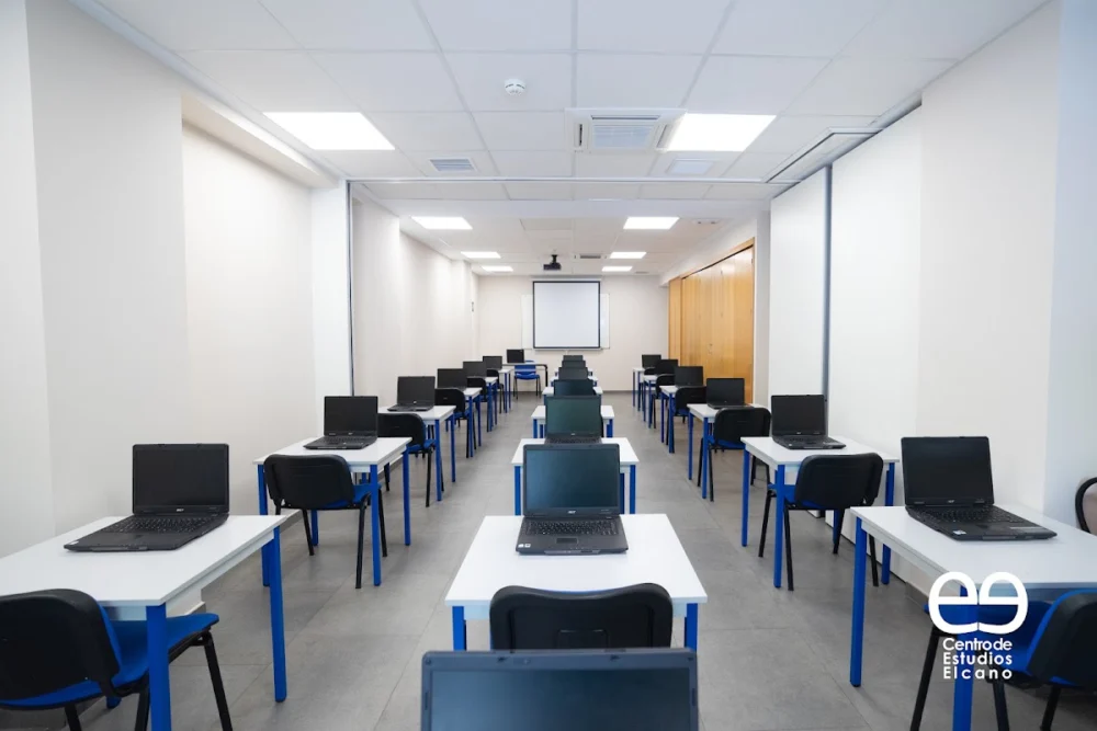 Centro de Estudios Elcano. Certificado de profesionalidad vigilante de seguridad. Alquiler de aulas. Academia.